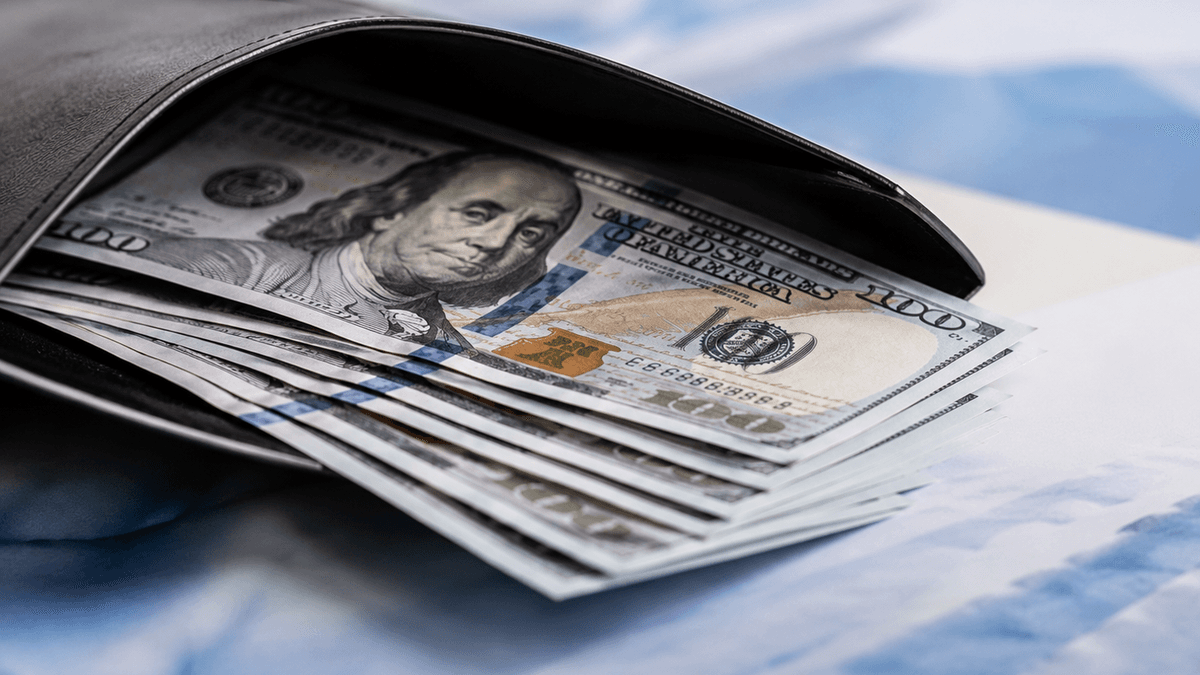 El dólar blue se mantuvo debajo de los $1.550 y la brecha con el oficial recortó a mínimos de dos meses