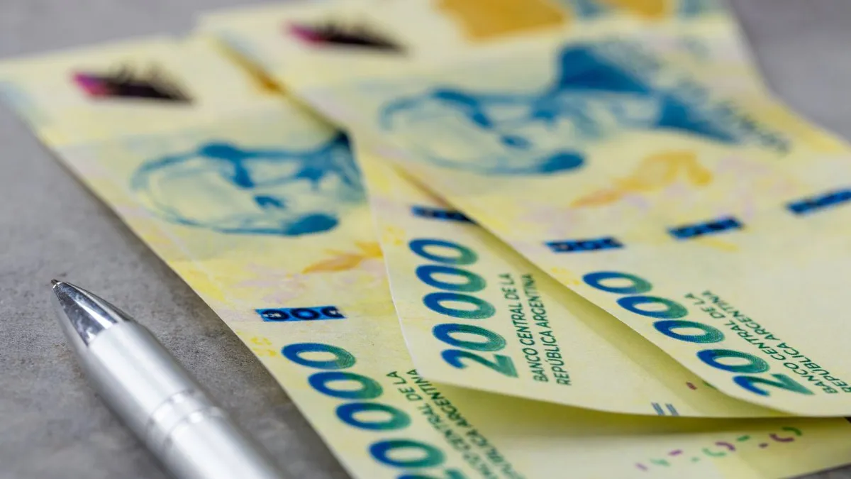 Salario mínimo: cómo serán los aumentos escalonados hasta abril de 2027, mes a mes