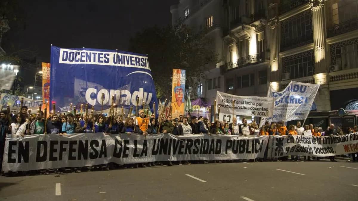 El Gobierno propuso un aumento salarial bimestral del 6% para docentes universitarios
