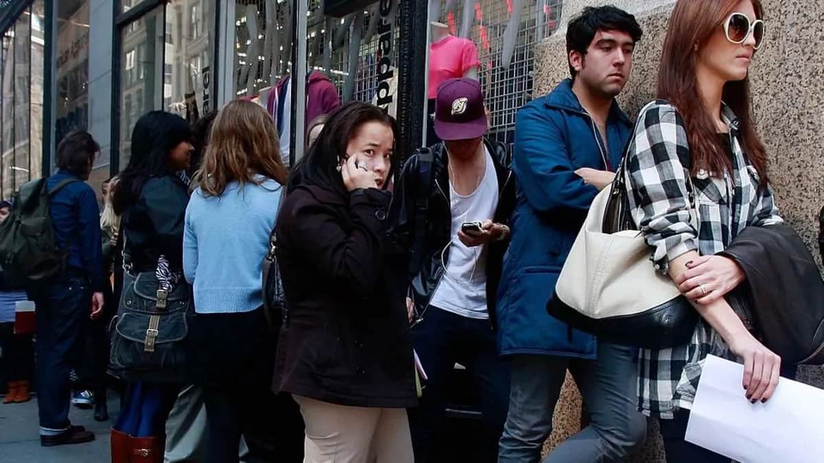 Clave para la Fed: el ritmo de contrataciones se desaceleró en EEUU y suma expectativa al dato oficial de empleo
