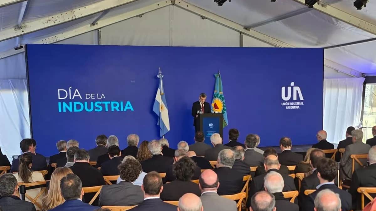 La UIA advirtió que se perdieron 90.000 empleos industriales desde 2023 y pidió "respeto para los que producen"