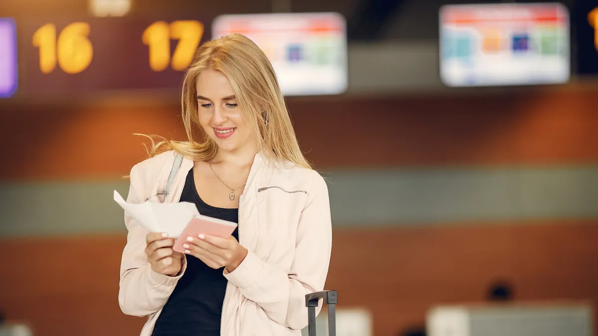 Una aerolínea habilitó el pago en débito en dólares para evitar la percepción en ganancias
