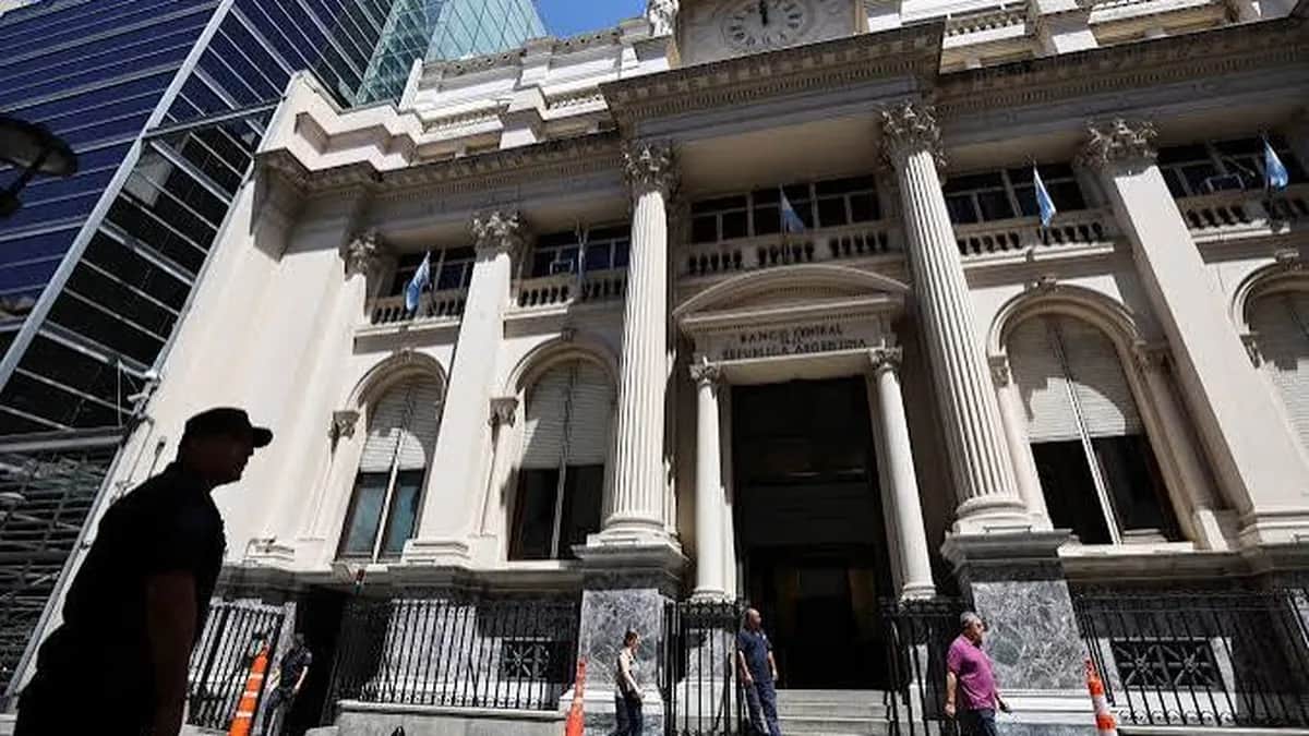 La persistencia de la demanda minorista: el desafío estructural del BCRA frente a la cobertura cambiaria
