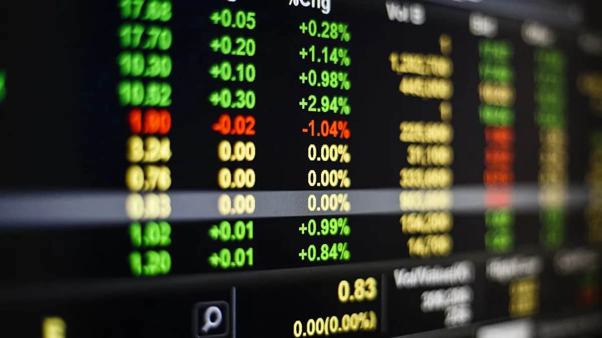 Sin operatoria en Wall Street, el rebote del petróleo y la suba del yen marcan el pulso de los mercados globales
