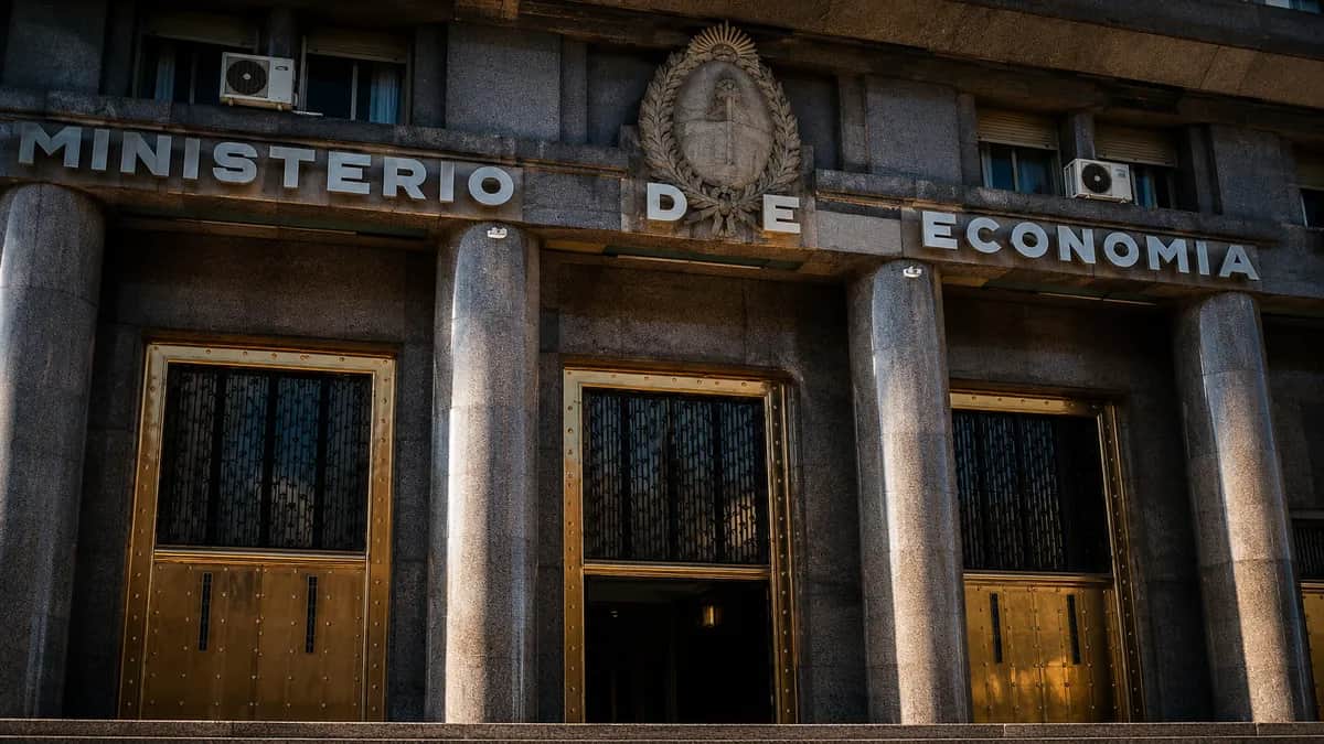 Deuda en pesos: Economía enfrenta vencimientos por más de $20 billones en septiembre, ¿qué espera el mercado?