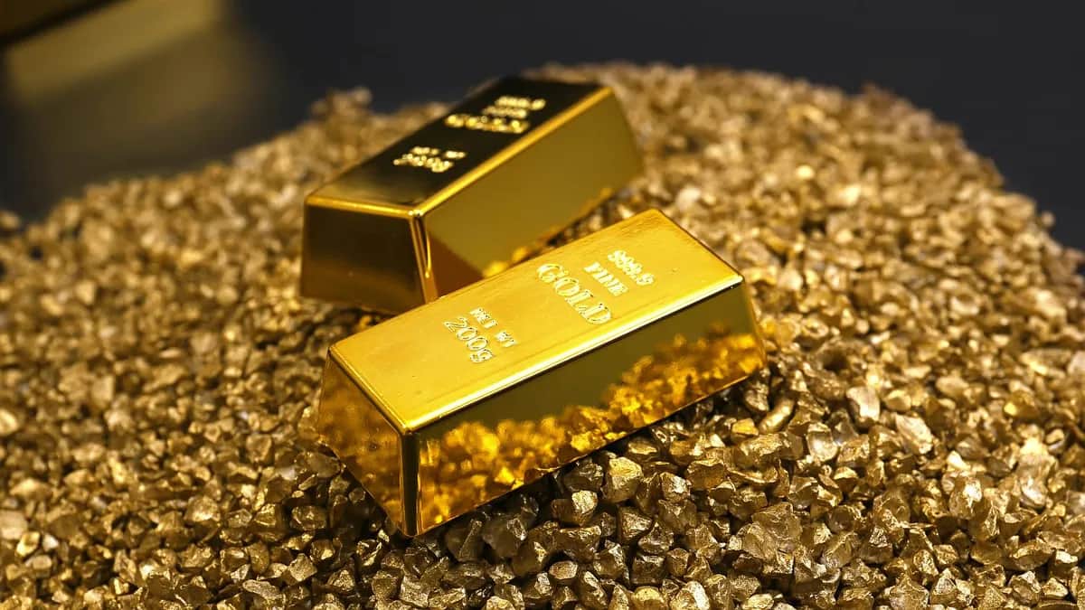 El oro vuelve a superar los u$s4.400, mientras el dólar se debilita