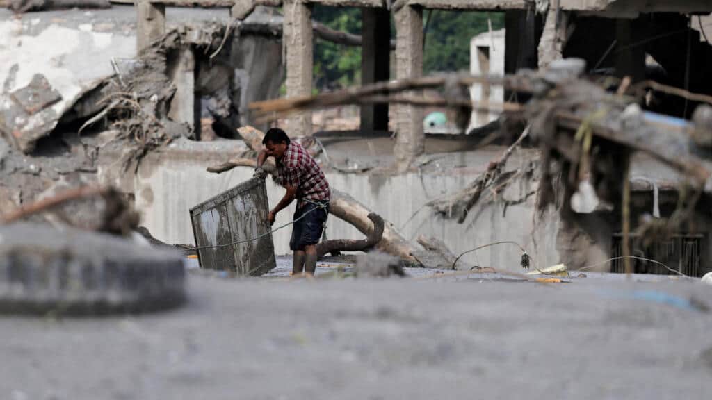 En directo: cerca de 1.400 desaparecidos tras los deslizamientos de lodo en Nepal y el Tíbet