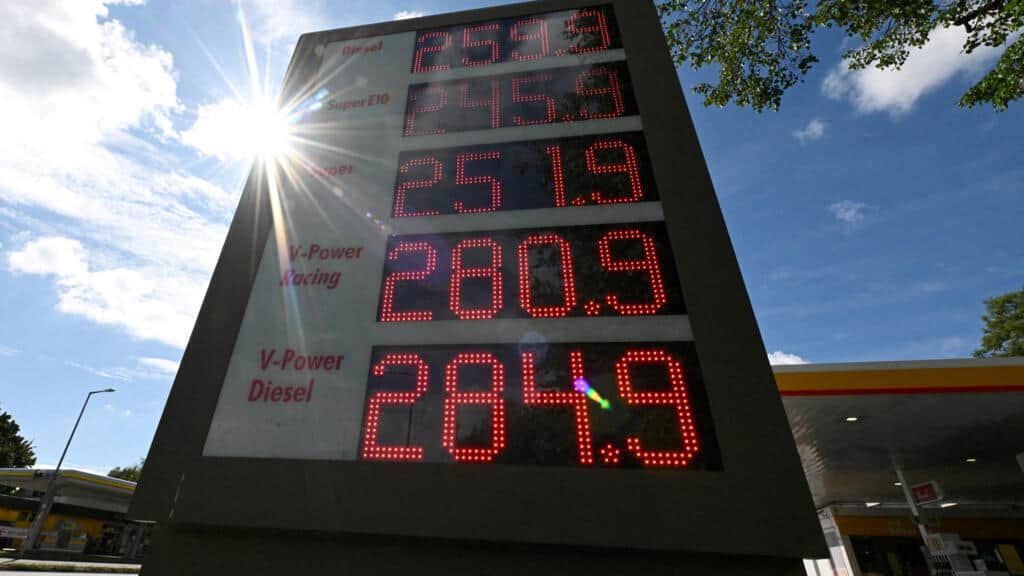 Alemania recorta impuestos sobre los combustibles antes de las cruciales elecciones del domingo
