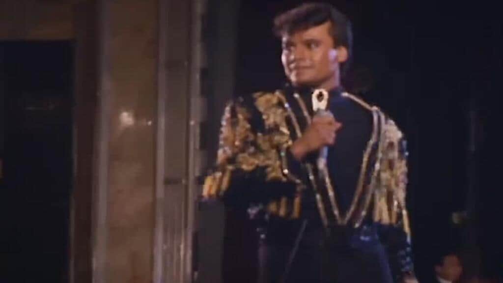 Mexicanos rinden homenaje a Juan Gabriel a los diez años de su muerte