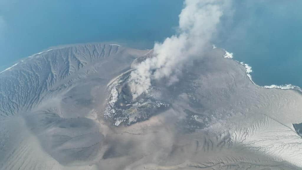 Indonesia: potente erupción del Anak Krakatoa provoca cancelación de vuelos y capa intensa de ceniza