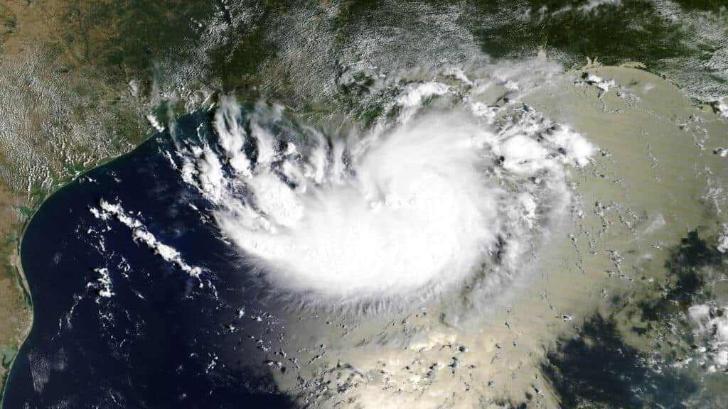 La tormenta tropical Edouard toca tierra en Luisiana, en el sur de EE. UU.