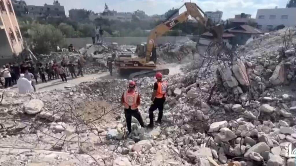 Búsqueda de palestinos desaparecidos en ataques israelíes es obstaculizada por escasez de recursos