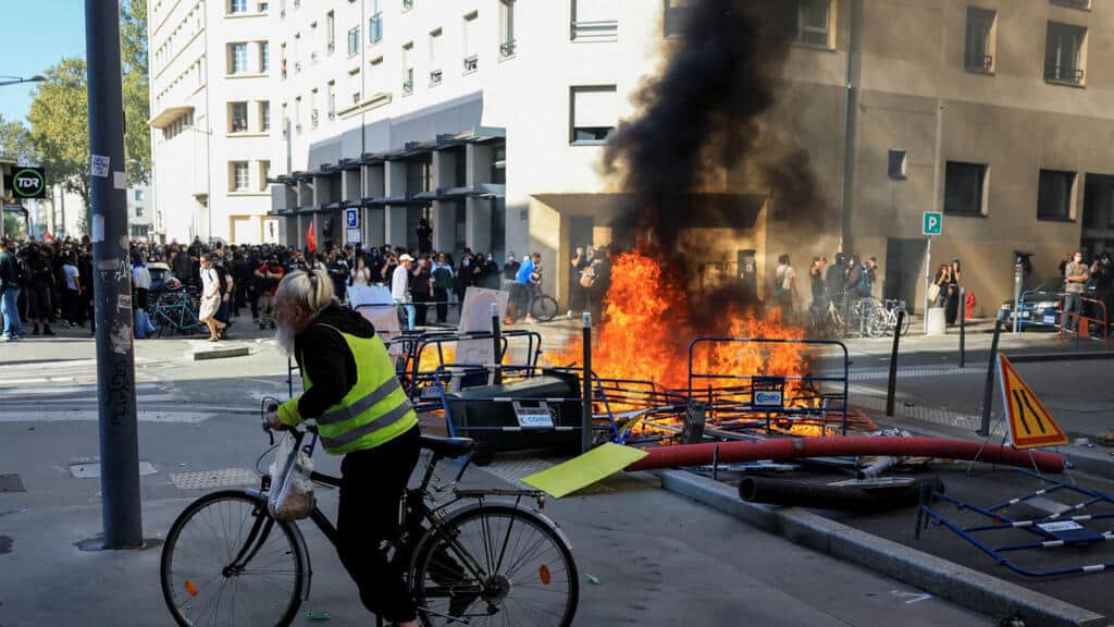 En directo: miles de estudiantes marchan en Francia; se reportan enfrentamientos en Lyon y Estrasburgo
