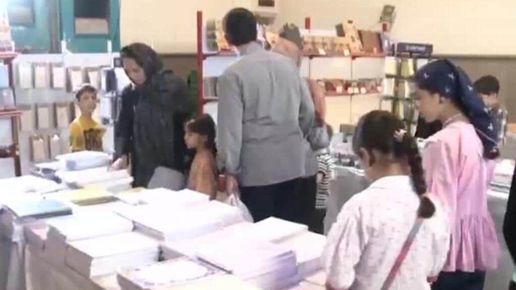 Irán vive un regreso a clases marcado por crisis de precios en útiles escolares