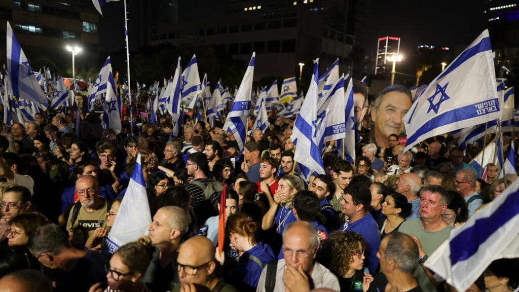 Netanyahu afronta elecciones bajo tensión: ofensiva en Hebrón, polémica por criptomonedas y amenazas contra Irán