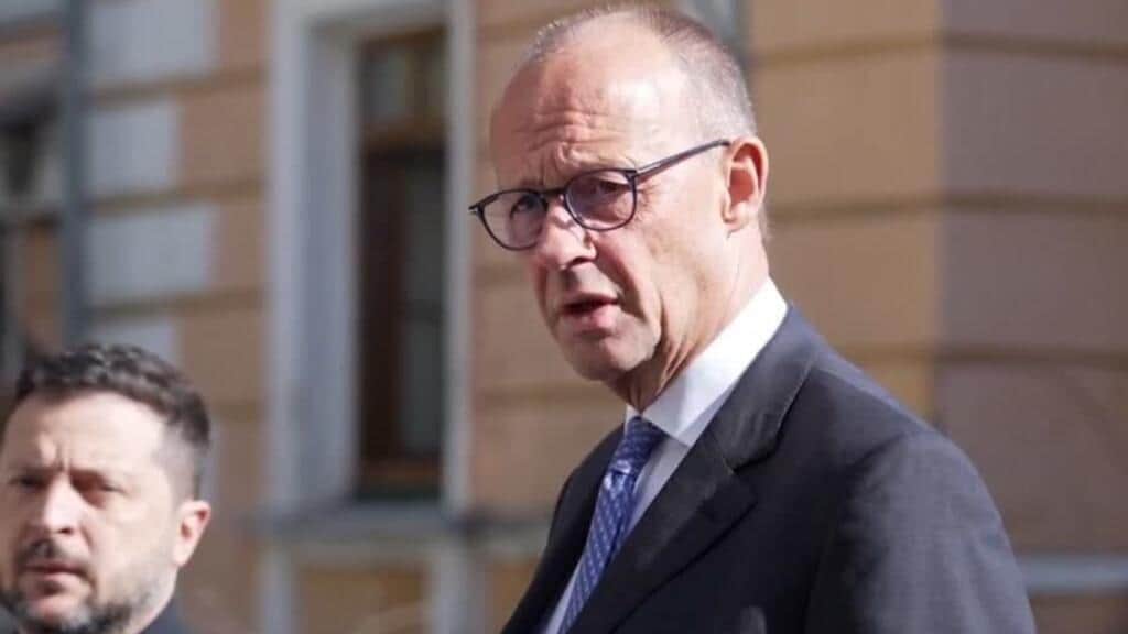 Friedrich Merz, desde Kiev, pide a Vladimir Putin "poner fin a la guerra sin sentido"