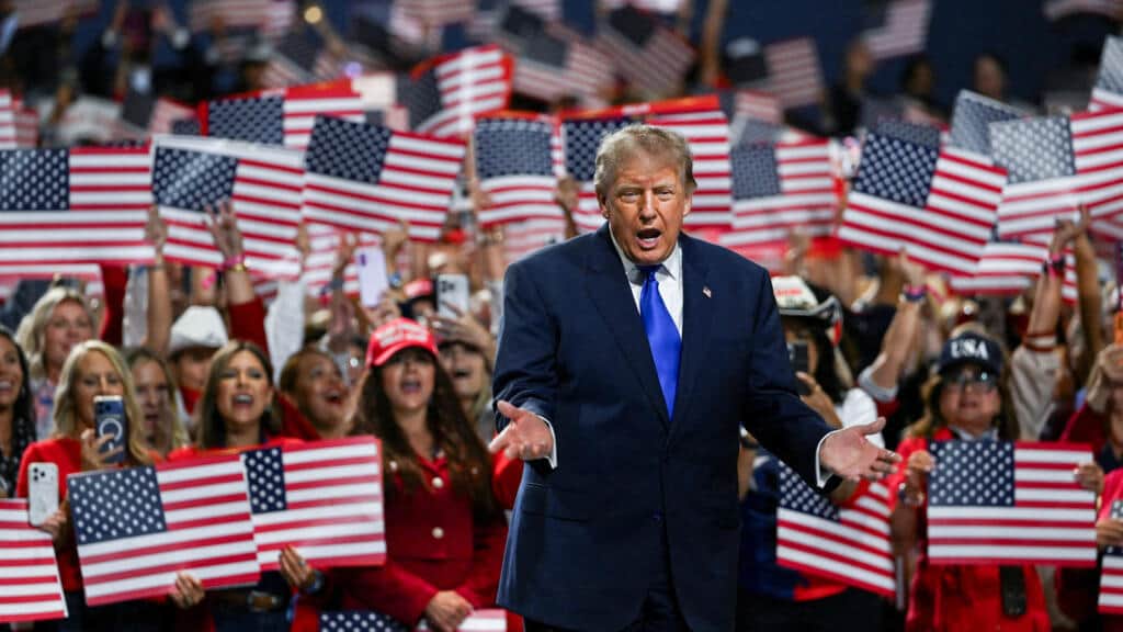Trump promete USD 5.000 a cada estadounidense si su partido gana elecciones de medio término: ¿cómo lo hará? ¿es legal?