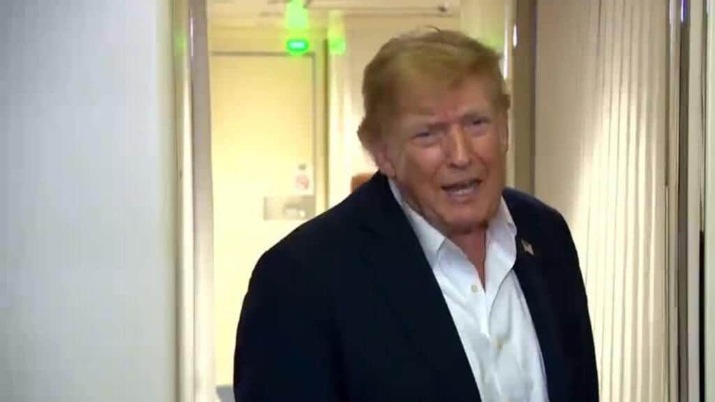 Donald Trump desestima riesgos de la IA y acusa una conspiración contra su desarrollo