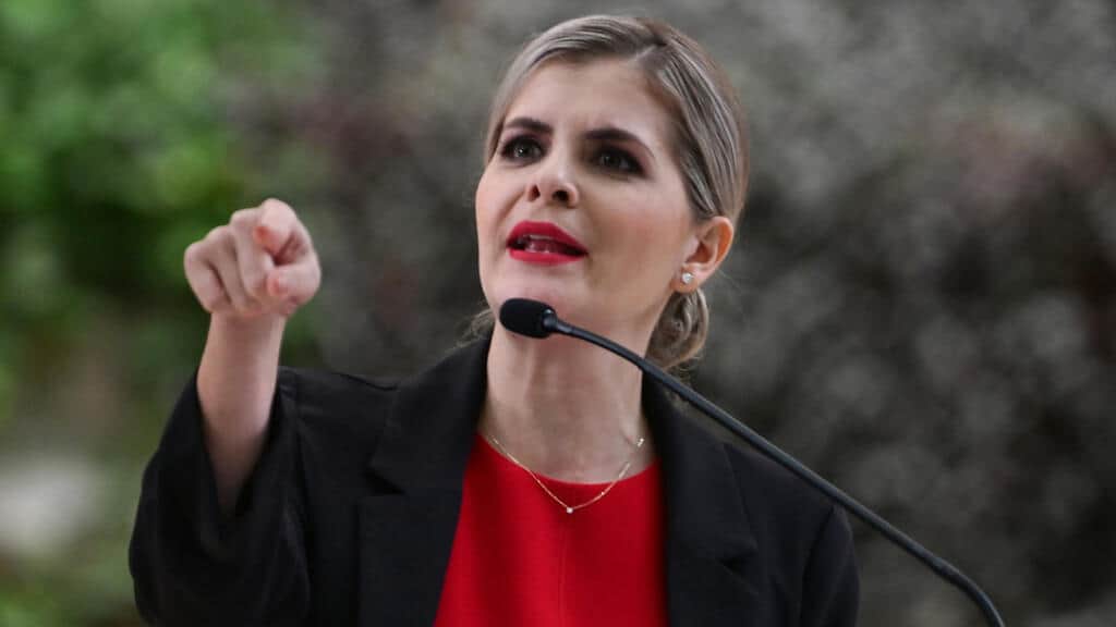 ¿Qué cambios al poder judicial impulsa la presidenta de Costa Rica y por qué causan controversia?