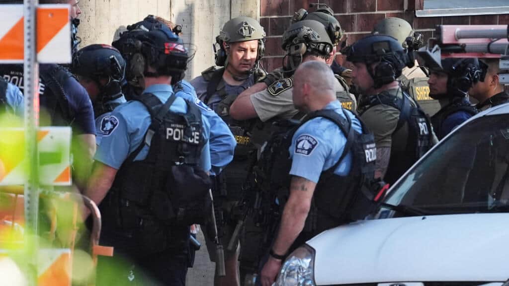 Tiroteo en un edificio de apartamentos de Minneapolis deja tres muertos y varios heridos
