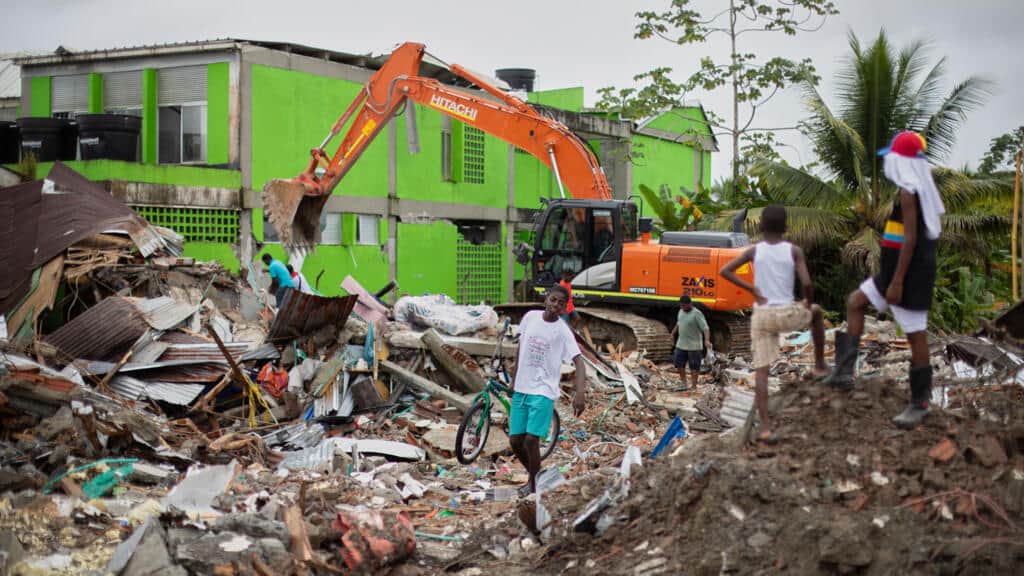 “Me preocupa que se nos caiga el techito encima”: tras un mes del terremoto, Colombia sigue con miedo