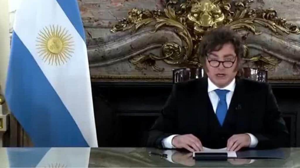 Milei reclama soberanía de Argentina en las Malvinas y anuncia sanciones a empresas petroleras