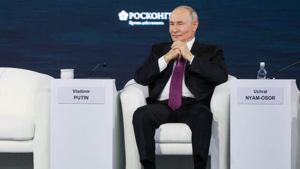 Vladimir Putin se muestra optimista sobre la economía rusa, aunque las cifras digan lo contrario