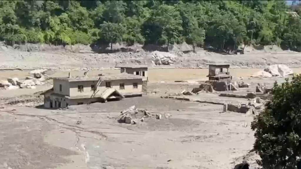 Corea del Sur y Australia envían ayuda para buscar desaparecidos tras avalancha en Nepal