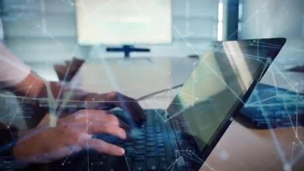 Experimento evidencia respuestas racistas y sesgadas en IA de Google