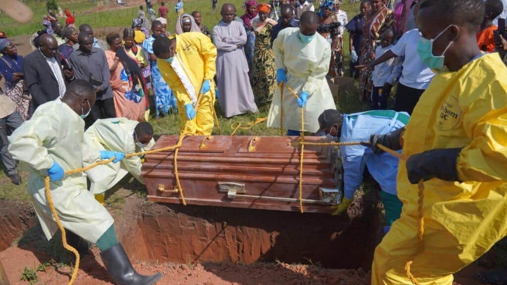 RD Congo supera las 3.000 muertes por el brote de ébola, sin que los contagios se ralenticen