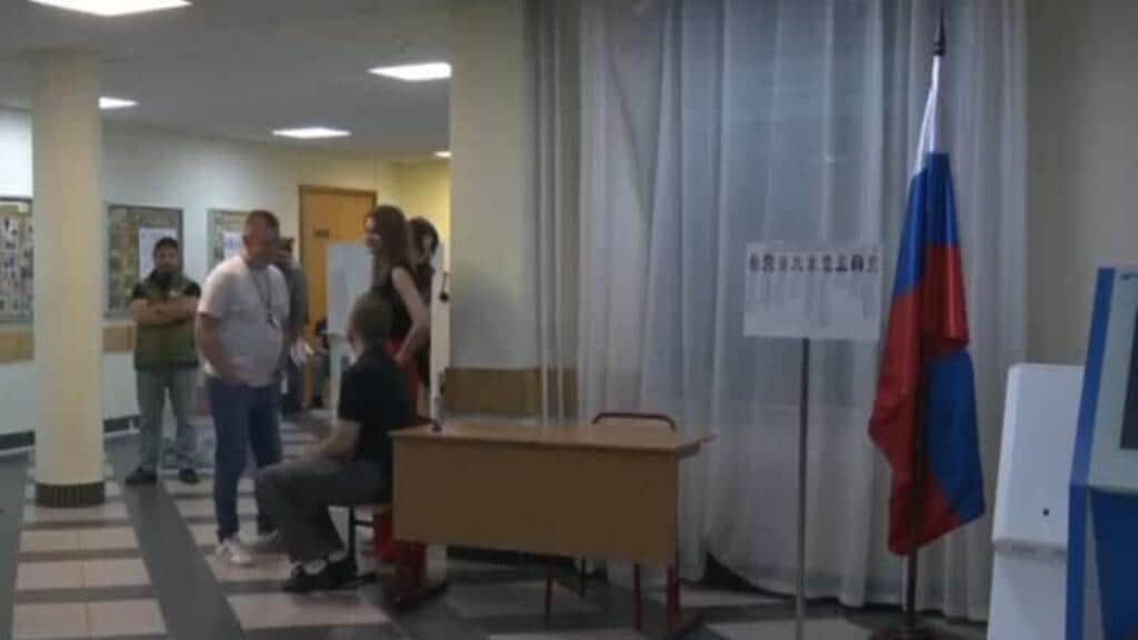 Partido de Putin gana las elecciones legislativas en Rusia en medio de denuncias de fraude