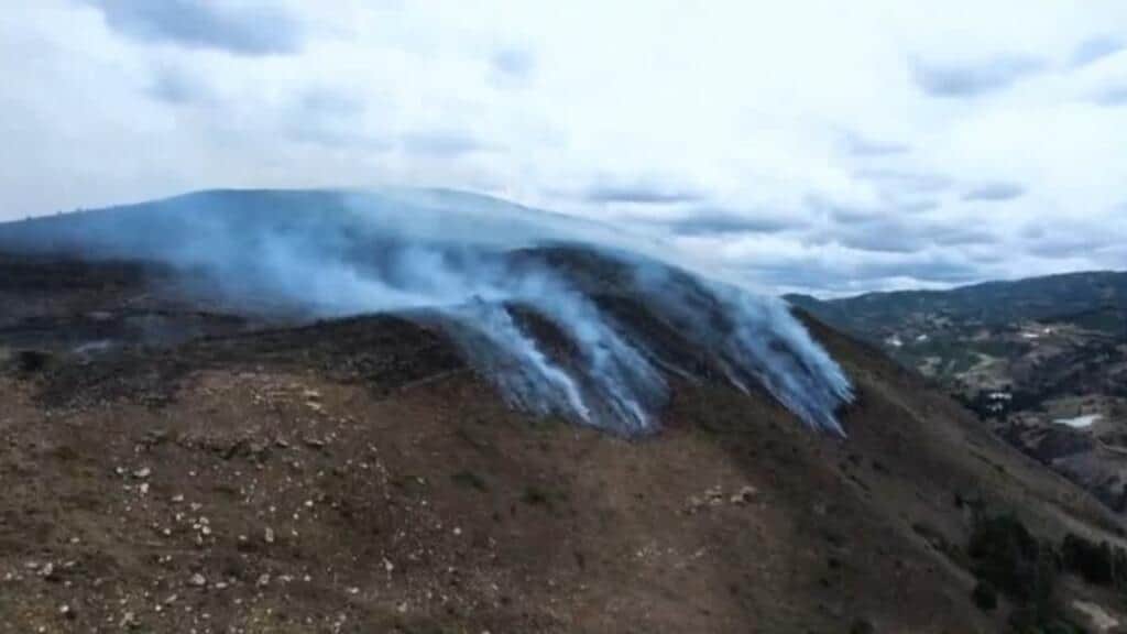 Incendios agravados por El Niño azotan Quito y despiertan preocupación