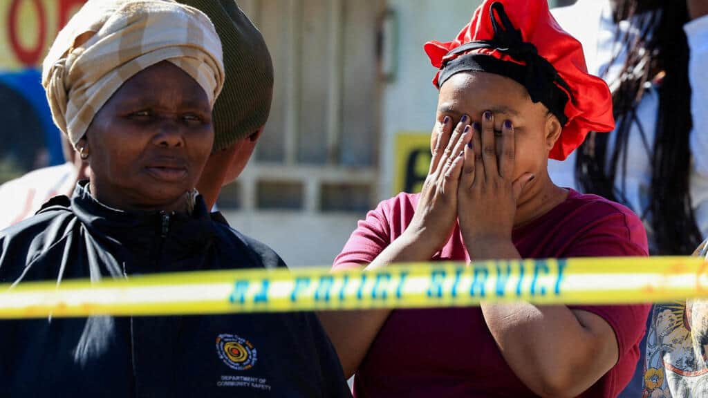 Sudáfrica: dos tiroteos en menos de cinco horas dejan 27 muertos y múltiples heridos