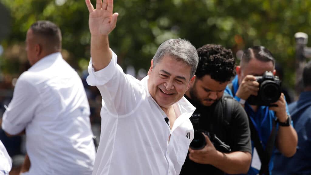 Juan Orlando Hernández termina de limpiar su expediente: un juez cierra sus causas en Honduras