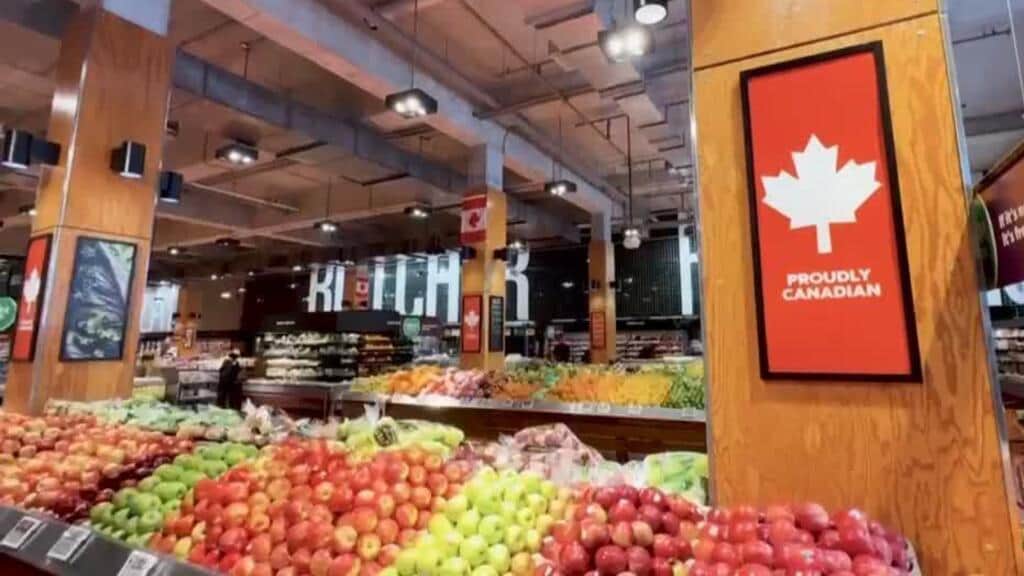 Consumidores canadienses apoyan productos locales por guerra arancelaria con EE. UU.