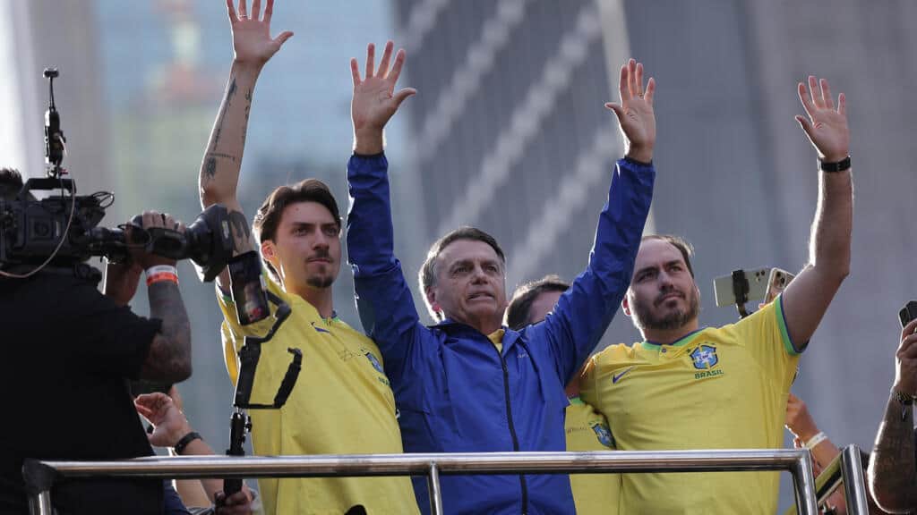 La carrera por el poder de los Bolsonaro se vuelca en el sur de Brasil