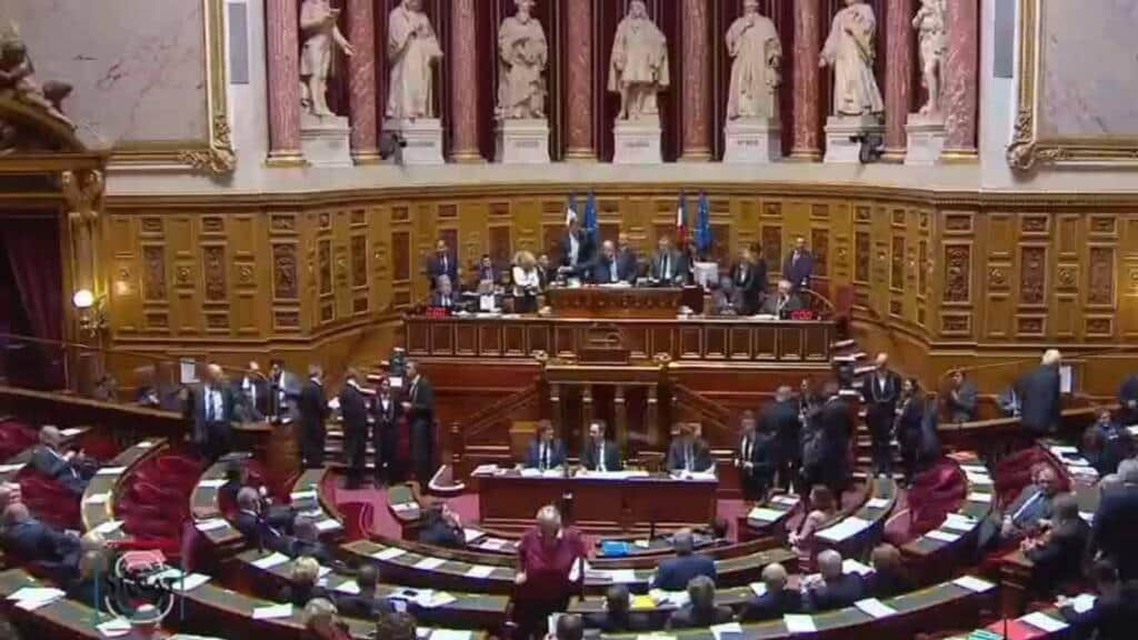 Francia: Agrupación Nacional logra formar por primera vez un grupo en el Senado