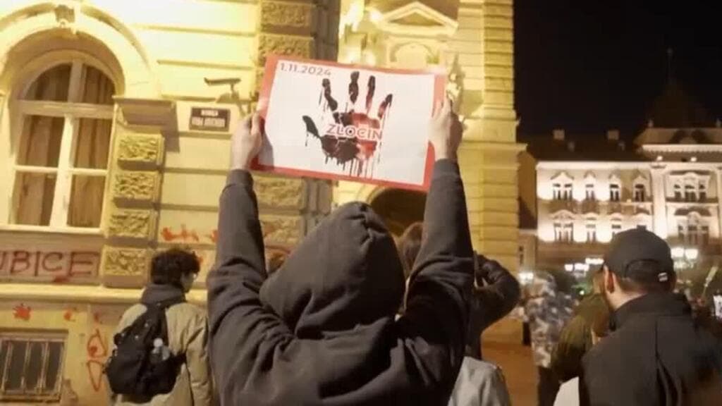 Serbia disuelve Parlamento y convoca elecciones anticipadas para el 25 de octubre