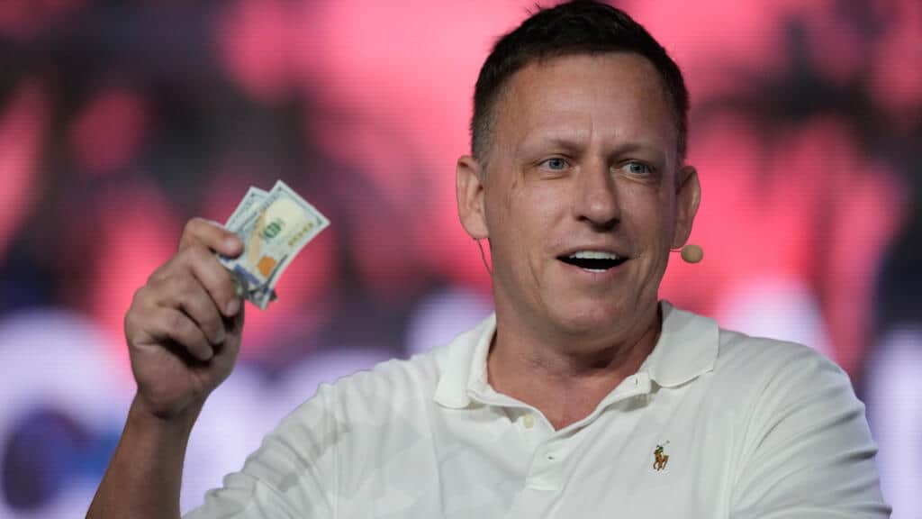 Peter Thiel, el magnate que impulsa una “sociedad secreta” de poderosos y al que rechazan en Argentina