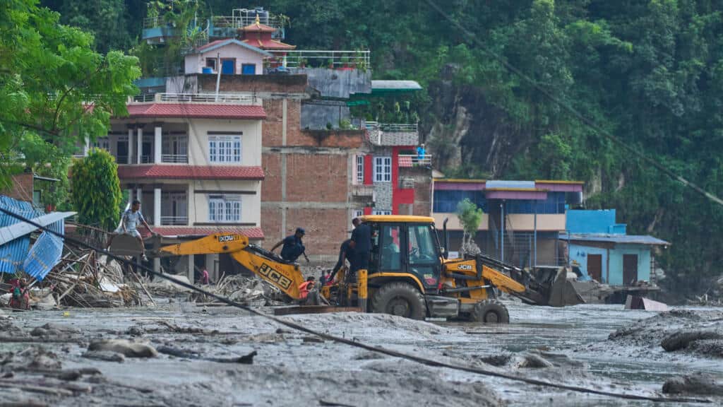 Una montaña sagrada y un festival hindú: trampa mortal para cientos de turistas en Nepal