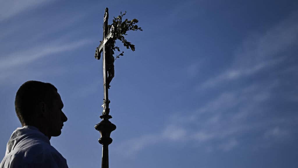 Aumento de bautismos, locura por el papa: ¿está Francia viviendo una "primavera del catolicismo"?
