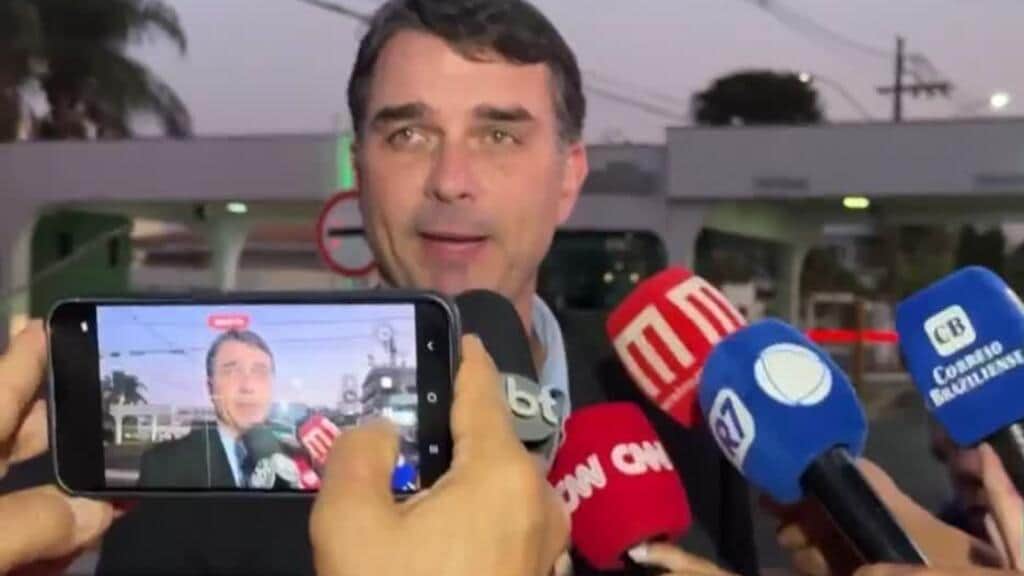 Michelle y Flavio Bolsonaro unen esfuerzos con la mira en la presidencia de Brasil