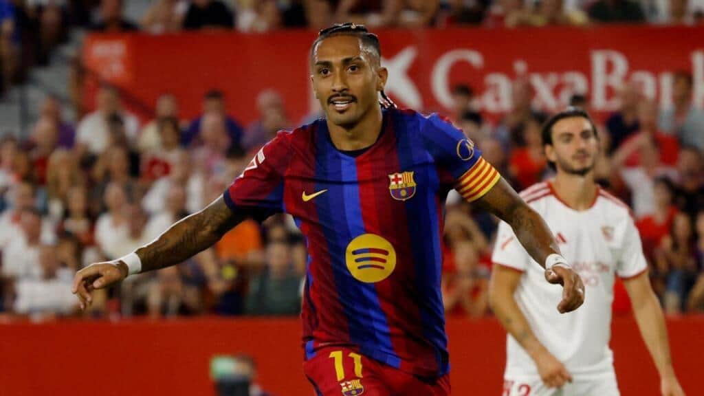 Un triplete de Raphinha impulsa a un Barcelona con pleno de victorias