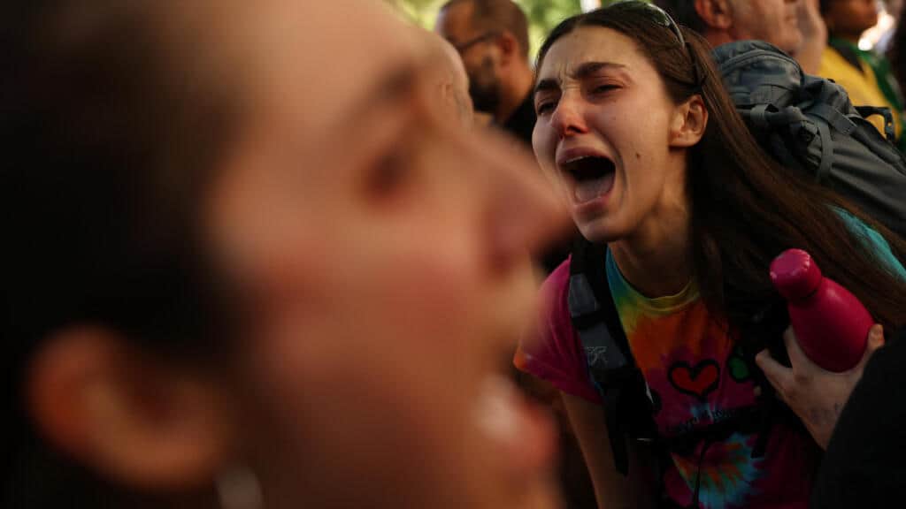 "Por favor, luchad": el desahucio de Maricarmen en España agita nuevas protestas por la crisis de vivienda