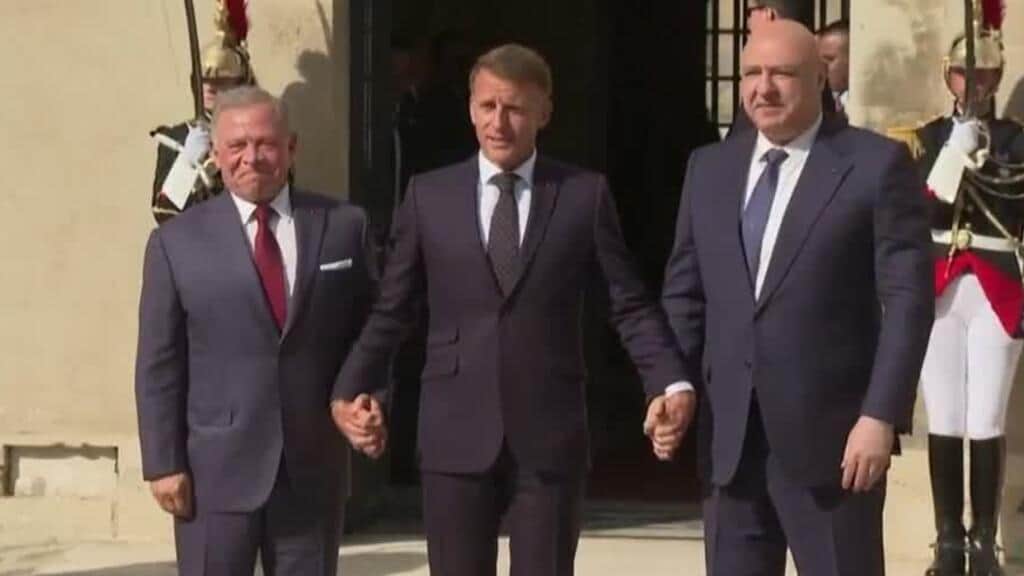 Macron reúne a Aoun y al rey Abdalá II en París para reforzar el Ejército libanés