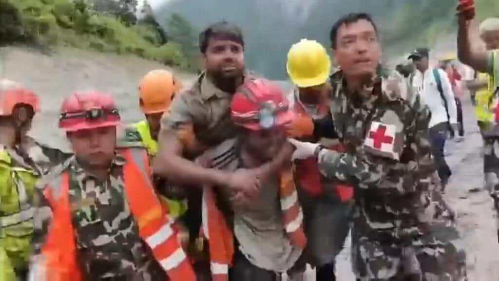 Rescate en Nepal: dos hombres fueron encontrados con vida en un túnel de una hidroeléctrica