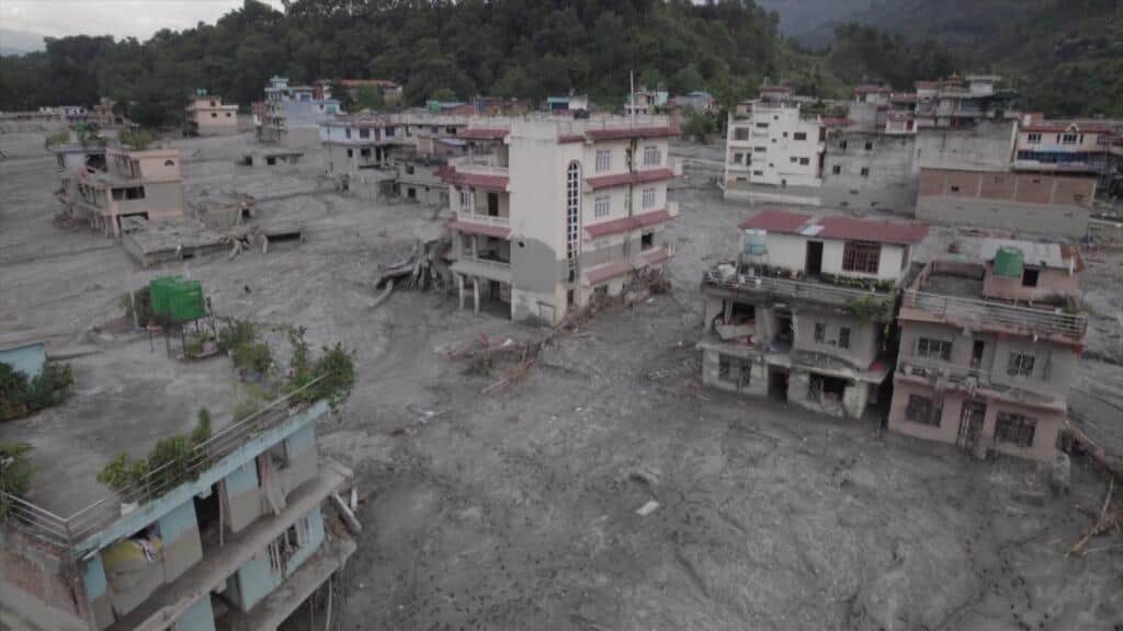 Nepal, entre miles de desaparecidos y cuerpos aún por identificar