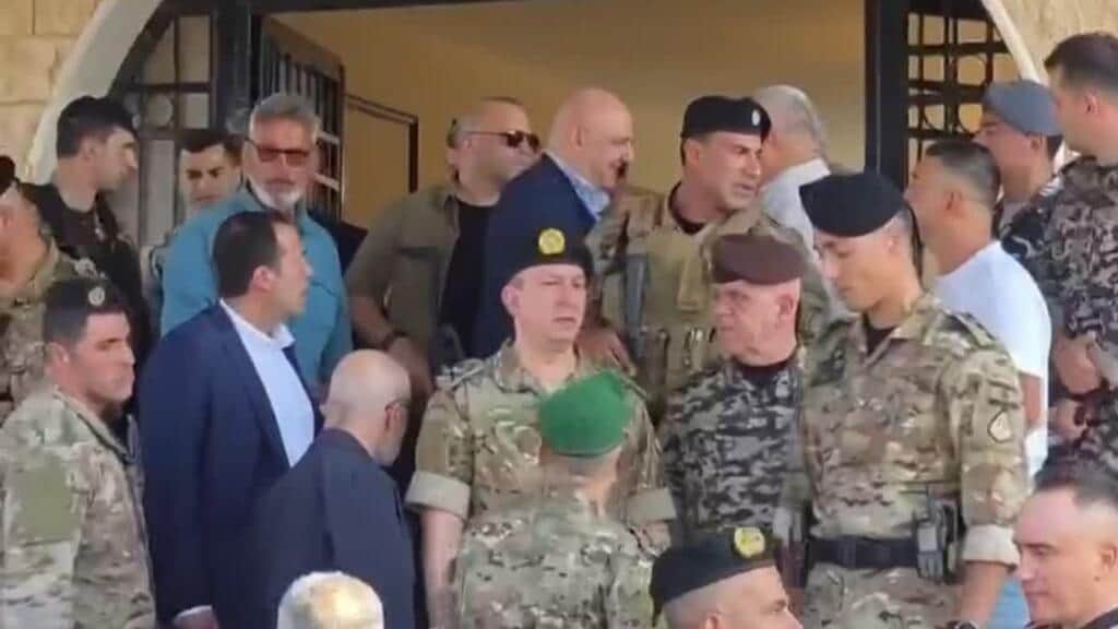 Aoun visita sur de Líbano y aboga por la retirada de Israel