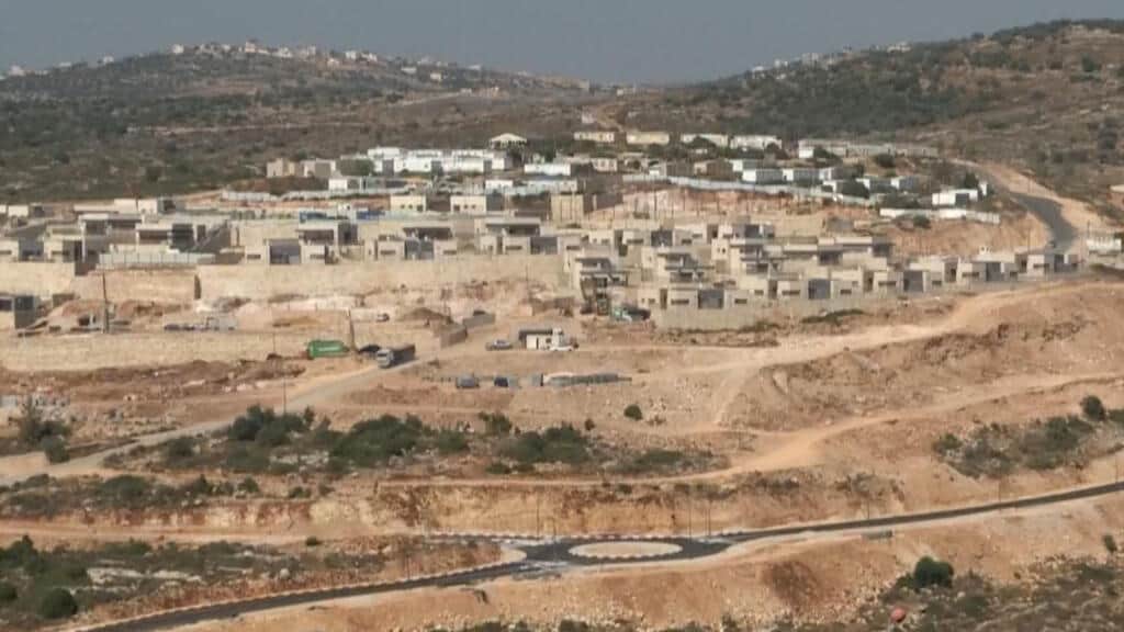 Reino Unido y 11 países más sancionan a Israel por asentamientos en Cisjordania ocupada