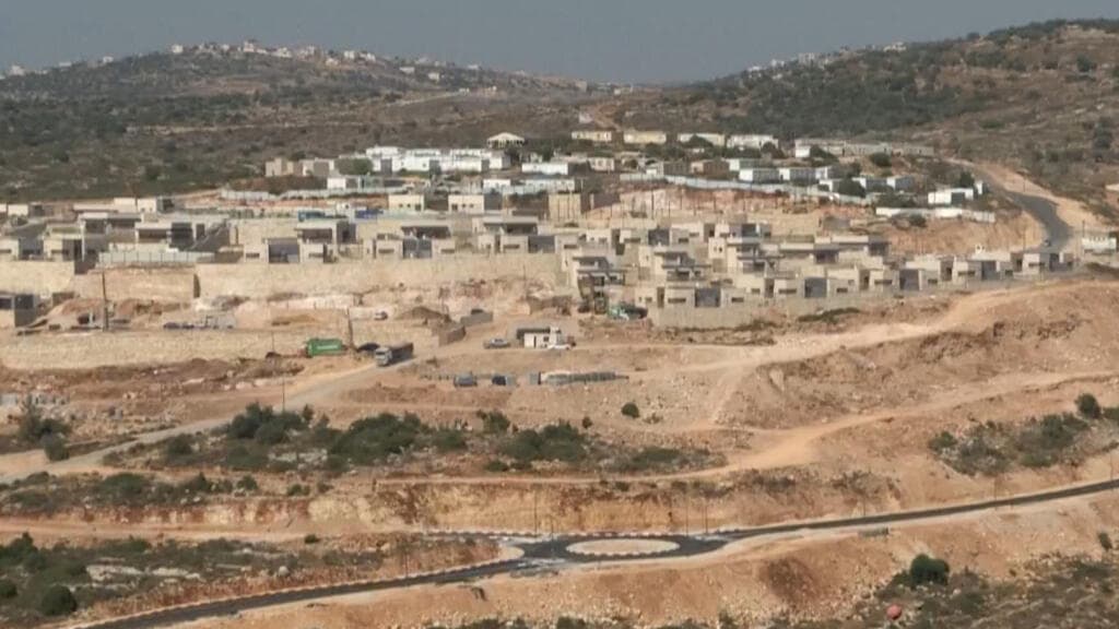 Reino Unido y 11 países más sancionan a Israel por asentamientos en Cisjordania ocupada